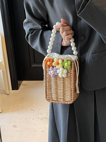 Borsa a Secchiello in Paglia Intrecciata da Donna Fatta a Mano con Fiori all'Uncinetto e Manico di Perle Borsa a Tracolla per Vacanza