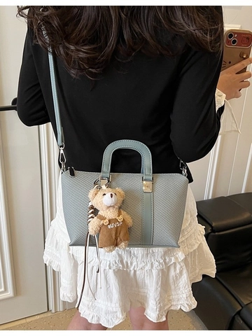 Sac Seau en Cuir PU Tissé à la Mode pour Femmes Avec Charme d'Ours Sac à Bandoulière Décontracté Sac Fourre-Tout Versatile