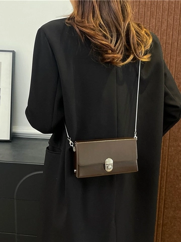 Women Fashion PU Leather Crossbody Bag Small Square Box Bag With Silver Metal Chain Strap Lock Closure Shoulder Bag