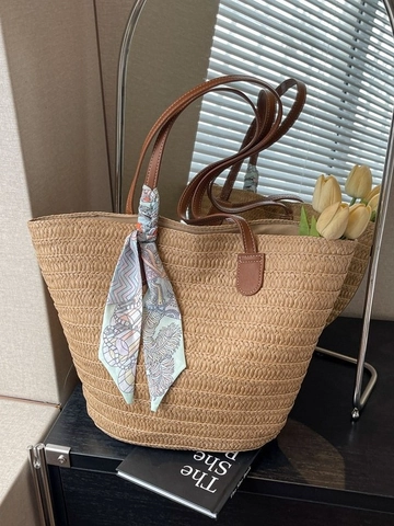 Borsa Tote in Paglia Intrecciata da Donna Grande Capacità Con Decorazione Sciarpa di Seta Manico in Pelle Marrone Spiaggia