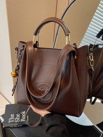 Women Fashion PU Leather Bucket Bag Minimalist Crossbody Handbag With Metal Handle Pleated Stitching Small Commute Shoulder Bag
