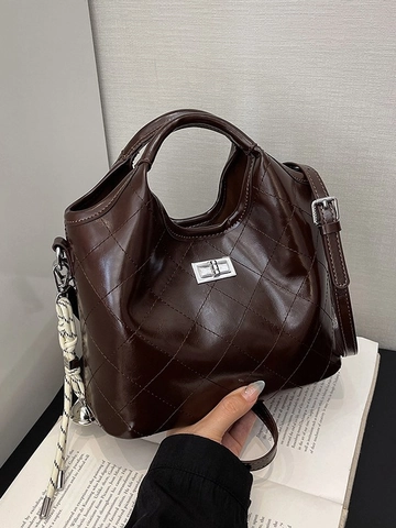 Bolso de Mano Vintage Acolchado de Rombos de Cuero PU para Mujer Con Cierre de Giro Plateado y Colgante Elegante Bandolera