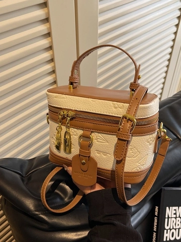 Women's Vintage Embossed Butterfly Floral Box Crossbody Bag PU Leather Fashion Small Square Handbag With Gold Lock Charm