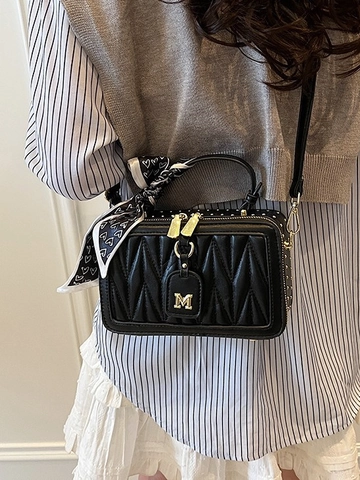 Borsa a Tracolla Piccola in PU Matelassé Trapuntata da Donna Con Foulard e Pendente in Metallo Borsa a Mano Elegante Retro per Feste Quotidiane Borsa a Spalla alla Moda