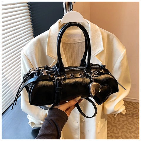 Koreanischer Trend PU Leder Kissentasche Chic Große Kapazität Umhängetasche Handtasche Mit Herzanhänger Für Damen Pendeln