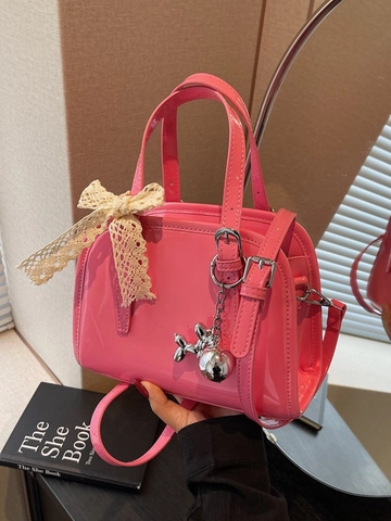 Bolso Boston de Cuero PU Brillante para Mujer Lazo de Encaje Dulce Bolso Bandolera Estilo Coreano Con Lindos Colgantes de Metal