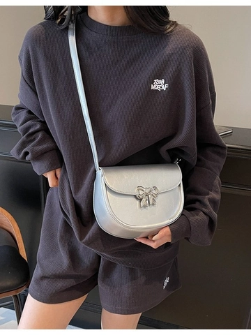 Women Fashion PU Leather Saddle Crossbody Bag Small Tofu Shoulder Bag Metal Bow Buckle Heart Detail Solid Color Messenger Bag