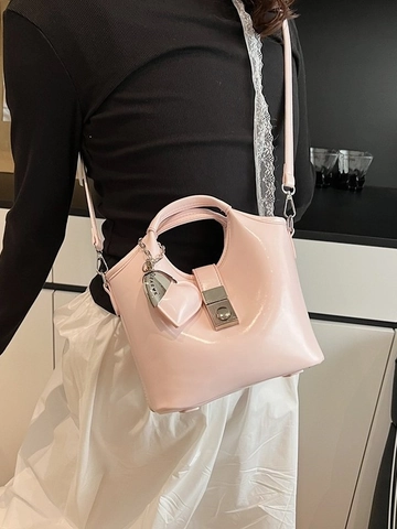 Borsa a Secchiello in Pelle PU alla Moda da Donna Con Charm a Cuore Elegante Tracolla Versatile Borsa a Mano Regolabile