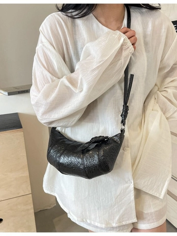 Bolso Croissant de Cuero PU Arrugado para Mujer Correa de Hombro Anudada Bolso Bandolera Media Luna Minimalista de Color Sólido