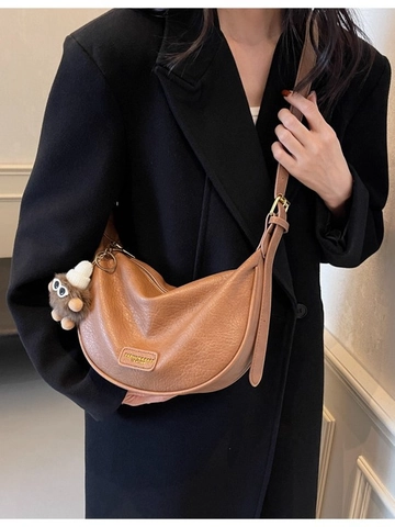 Sac Bandoulière Croissant pour Femmes en Cuir PU Litchi Grand Sac Hobo pour Navette Quotidienne Sac Élégant Avec Pendentif