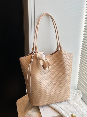 Women Large Capacity Woven Tote Bag PU Leather Shoulder Bucket Bag With Cute Bear Pendant Fashion Commuter Handbag