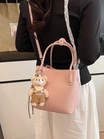 Sac Seau pour Femmes en Cuir PU à Motif Lychee Simple Décontracté Style Coréen Sac à Main Bandoulière Avec Pendentif Ours