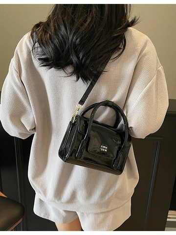 Petit Sac à Main Carré en Cuir PU Minimaliste Vintage pour Femme Sac Bandoulière en Vernis Brillant Avec Décor de Lettres Dorées
