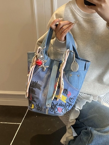 Bolso de Cubo de Mezclilla Graffiti de Moda para Mujer Bolso de Mano Casual Con Colgantes Bolso de Hombro Street Style