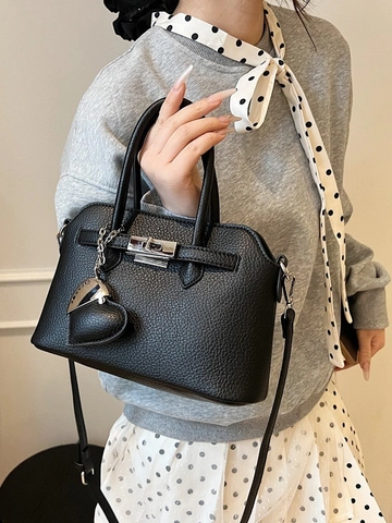 Koreanischer Stil Minimalistischer Litschimuster PU Leder Handtasche Mit Herzanhänger Silber Metallsperre Umhängetasche Damen