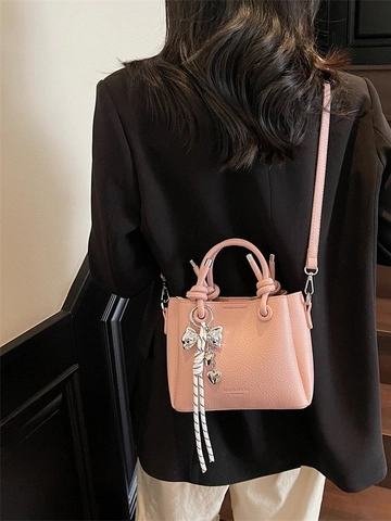 Sac Seau Femme à la Mode en Cuir PU Minimaliste Texture Litchi Sac à Main Bandoulière Avec Pendentif Noeud et Coeur