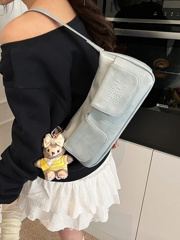 Borsa Sottobraccio in Pelle PU Donna Texture Rugosa Baguette Bag Doppie Tasche Frontali Goffrate Borsa a Spalla Moda Con Ciondolo Peluche
