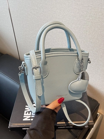 Sac Bandoulière pour Femme en Cuir PU Motif Litchi avec Pendentif Coeur Sac à Main Minimaliste Couleur Unie Bandoulière Réglable Sac à Épaule Quotidien