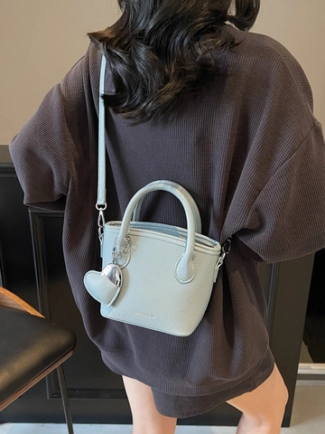 Sac Bandoulière pour Femme en Cuir PU Motif Litchi avec Pendentif Coeur Sac à Main Minimaliste Couleur Unie Bandoulière Réglable Sac à Épaule Quotidien