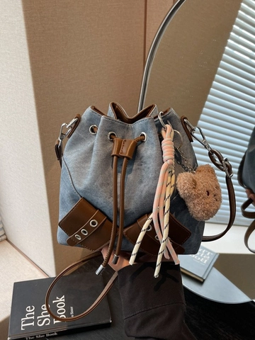 Damen Retro Denim PU Leder Eimertasche Mit Teddybär Anhänger Kordelzug Umhängetasche Casual Kleine Mode Handtasche