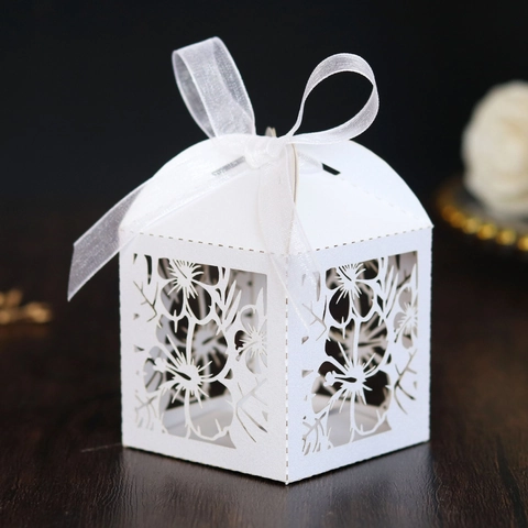 Europäische Laser Geschnittene Blume Papier Süßigkeiten Box Romantische Ausschnitt Geschenkbox Mit Schleife Für Hochzeit Geburtstag Party