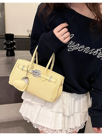 Sac à Main Femme Texture Tressée Avec Pendentif Coeur Fermoir Métallique Argenté Sac en Bandoulière Cuir PU Sac de Bureau Femme