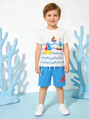 Completo Estivo da Ragazzo in Cotone Con T-Shirt E Pantaloncini Stampa Barca A Vela Pesci Tropicali Vestiti per Bambini