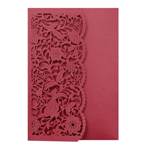 Europese Stijl Laser Gesneden Trouwuitnodigingen Donkerrood Kunstparelmoer Papier Opengewerkte Bloemen Uitnodigingen Met RSVP Kaart Enveloppen