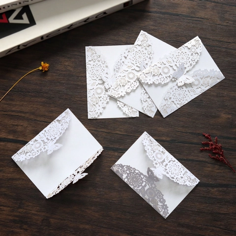 Κομψά Προσκλητήρια Γάμου Laser Cut Πεταλούδα Εξώφυλλο Περλέ Χαρτί Ανθικά Καλύμματα Καρτών για Πάρτι Συμπόσιο Γενέθλια Τελετή
