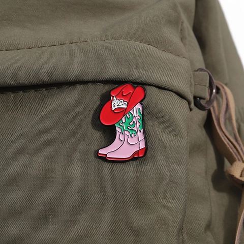 Creative Western Cowboy Boots And Hat Enamel Brooch Zinc Alloy Pink Music Fan Lapel Pin For Clothing Backpack Decoration