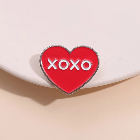 Spilla in Smalto a Cuore Rosso Minimalista Con Lettera XOXO Distintivo in Lega di Zinco per Uomo Donna Gioielli Regalo di San Valentino