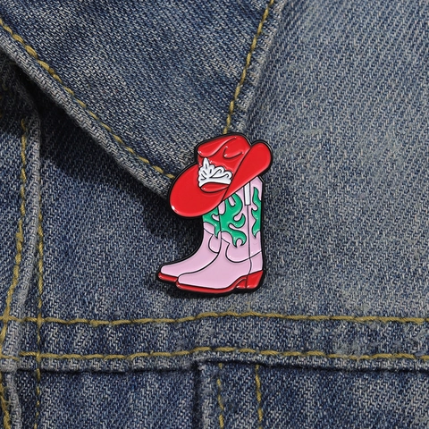 Spilla in Smalto con Stivali Rosa e Cappello da Cowboy Rosso Stile Cowgirl Vintage Distintivo in Lega per Decorazione Vestiti Zaino Gioielli Regalo