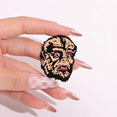 Spilla in Smalto Mostro di Film Horror Lega Distintivo Personaggio Classico Dracula Frankenstein Lupo Mannaro Mummia Spilla Halloween Regalo