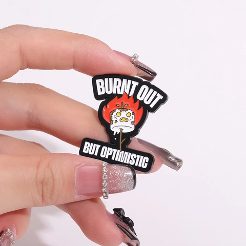 Humorvolle Emaille Pin Burnt Out But Optimistic Cartoon Brennender Marshmallow Brosche Legierung Tropföl Abzeichen Kleidung Tasche