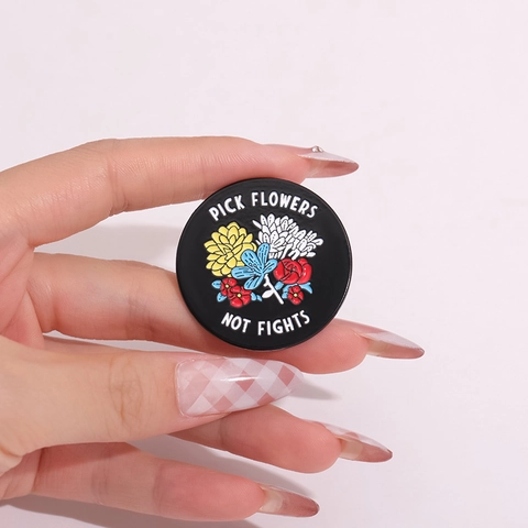 Rund Legierung Emaille Brosche Pin Pick Flowers Not Fights Schriftzug Blumenmuster Badge Für Rucksack Denim Jacke Unisex Schmuck Dekor