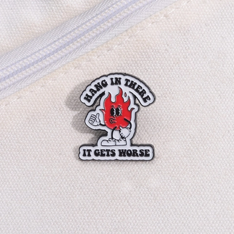 Humorvolle Rote Flamme Emaille Pin Zinklegierung Brosche Hang In There It Gets Worse Sarkastisches Abzeichen Für Taschen