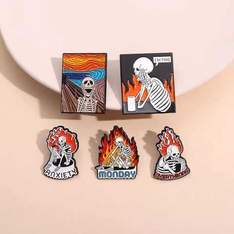 Divertido Broche de Esmalte de Esqueleto en Llamas Aleación de Zinc Calavera Cielo Estrellado Ansiedad Lunes Pin de Esmalte Joyería Gótica para Mujer Hombre