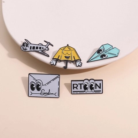 Χαριτωμένες Καρφίτσες από Κράμα Ψευδαργύρου με Σχέδιο Φάκελο Αεροπλάνο Ομπρέλα και Μάτια Κινουμένων Σχεδίων για Διακόσμηση Ρούχων και Τσαντών