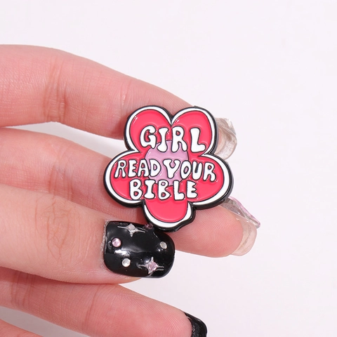 Spilla a Forma di Fiore in Lega di Smalto Girl Read Your Bible Badge Motivazionale Per Zaino Giacca Cappello Spilla a Smalto Rossa