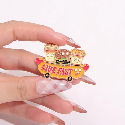 Drôle de Broche en Émail Fast Food Dessin Animé en Alliage Hamburger Frites Cola Hot Dog Skateboard Badge Pour Accessoire Vêtements Sac à Dos