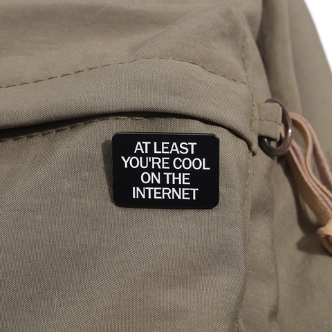Lustige Schwarze Rechteckige Emaille Pin Zinklegierung Slogan Brosche Mit Weißen Englischen Zitaten Abzeichen Für Rucksack Kleidung