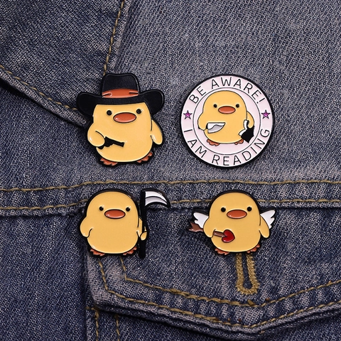 Divertido Broche de Esmalte de Pato de Dibujos Animados de Aleación de Zinc Broche de Animal para Mochila Ropa Cowboy Muerte Ángel Lectura