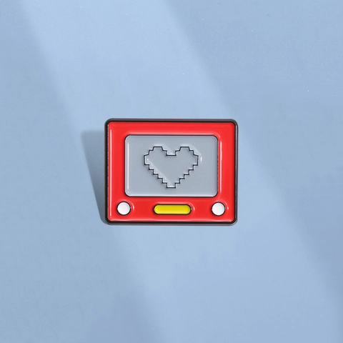 Retro Rote Spielkonsole TV Emaille Brosche Pixel Herz Legierung Pin Für Rucksack Schal Dekor Unisex Mode Schmuck Geschenk
