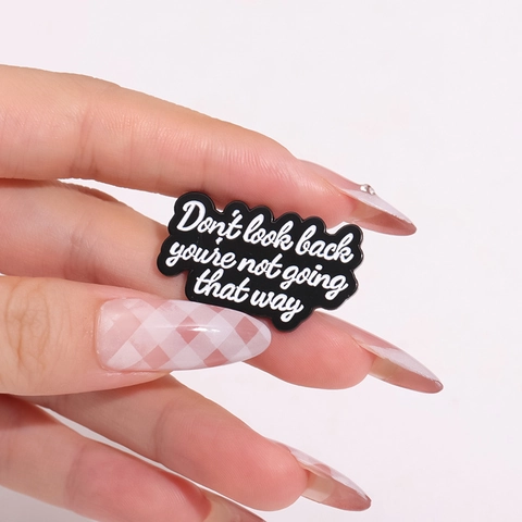Inspirational English Quote Enamel Brooch Alloy Letter Pin Badge Don't Look Back Girls Just Wanna Have Fun Jewelry For Bags Clothes