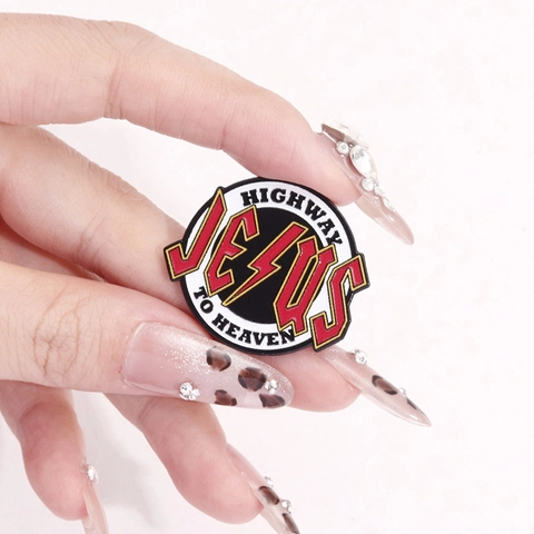 Broche en Émail Créative Humour Jésus Alliage Lettre Highway To Heaven pour Vêtements Sac à Dos Bijoux Cadeau Chrétien