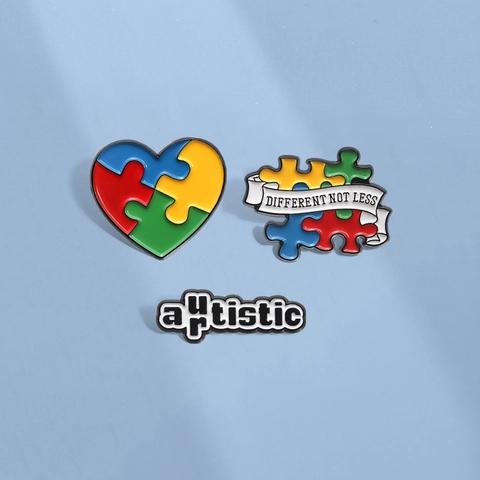 Autisme Bewustzijn Emaille Pin Puzzelstukjes Hart En Different Not Less Letter Legering Broche Voor Kleding Rugzak Sieraden