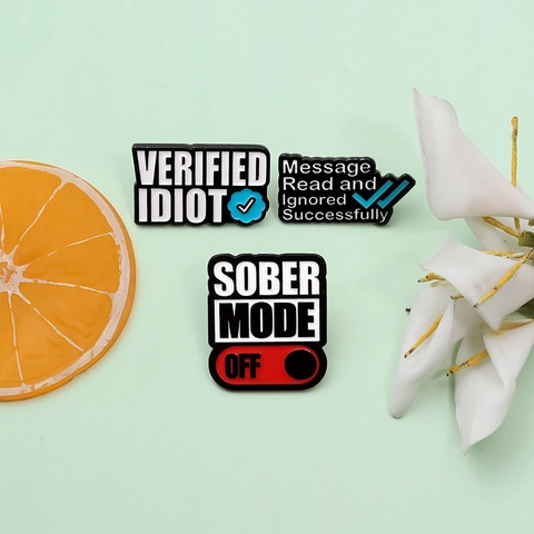 Funny Humorous Enamel Pin Alloy Badge Brooch Verified Idiot Message Read Sober Mode Design Social Media Lapel Pin Accessory