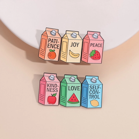 Cartoon Saftbox Emaille Pin Süße Frucht Milchbox Legierung Brosche Liebe Freude Frieden Güte Abzeichen Für Rucksack Kleidung Dekoration