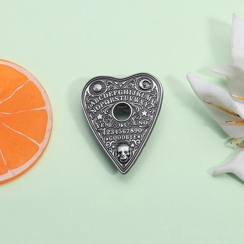 Broche Coeur Planchette en Alliage de Planche Ouija Gothique Vintage Badge Émail Occulte Mystère Bijoux Crâne pour Vêtements Sac