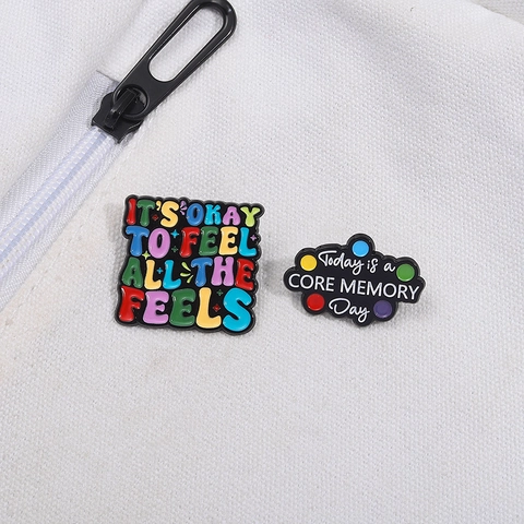 Set di Spille Smaltate Motivazionali It's Okay to Feel All The Feels Today is a Core Memory Day Spilla in Lega di Zinco per Vestiti